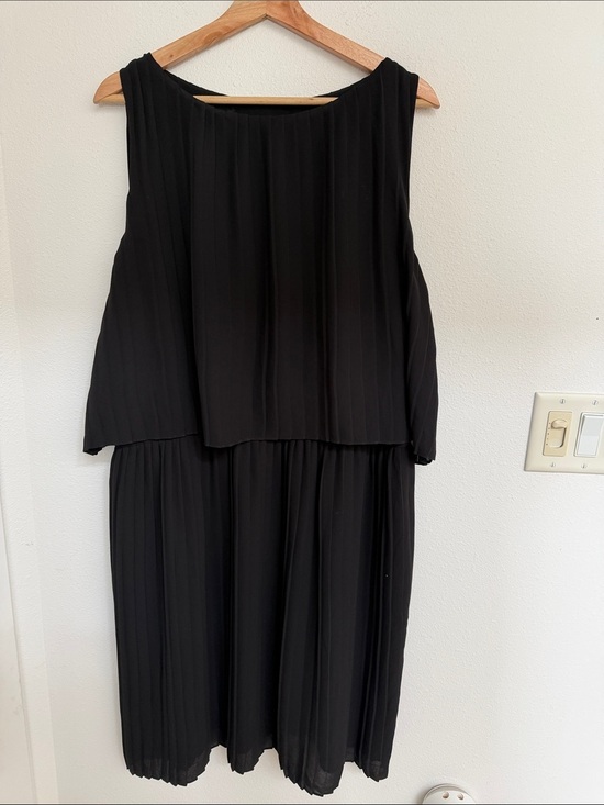 J. Jill Dresses & Skirts - J. Jill Black Pleated Midi Dress